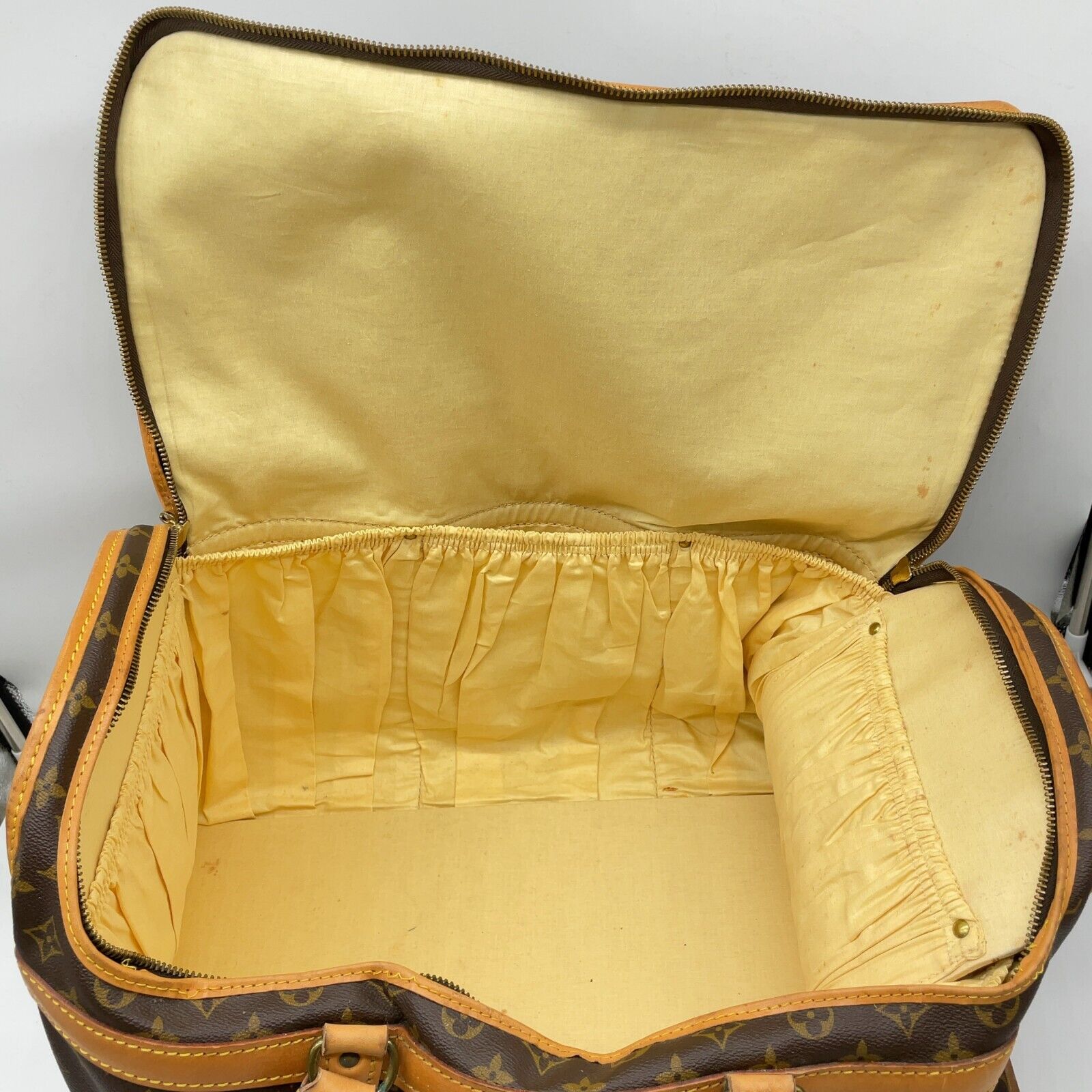 New Arrival Drop!! Louis Vuitton Sac Chasseur 55 Monogram